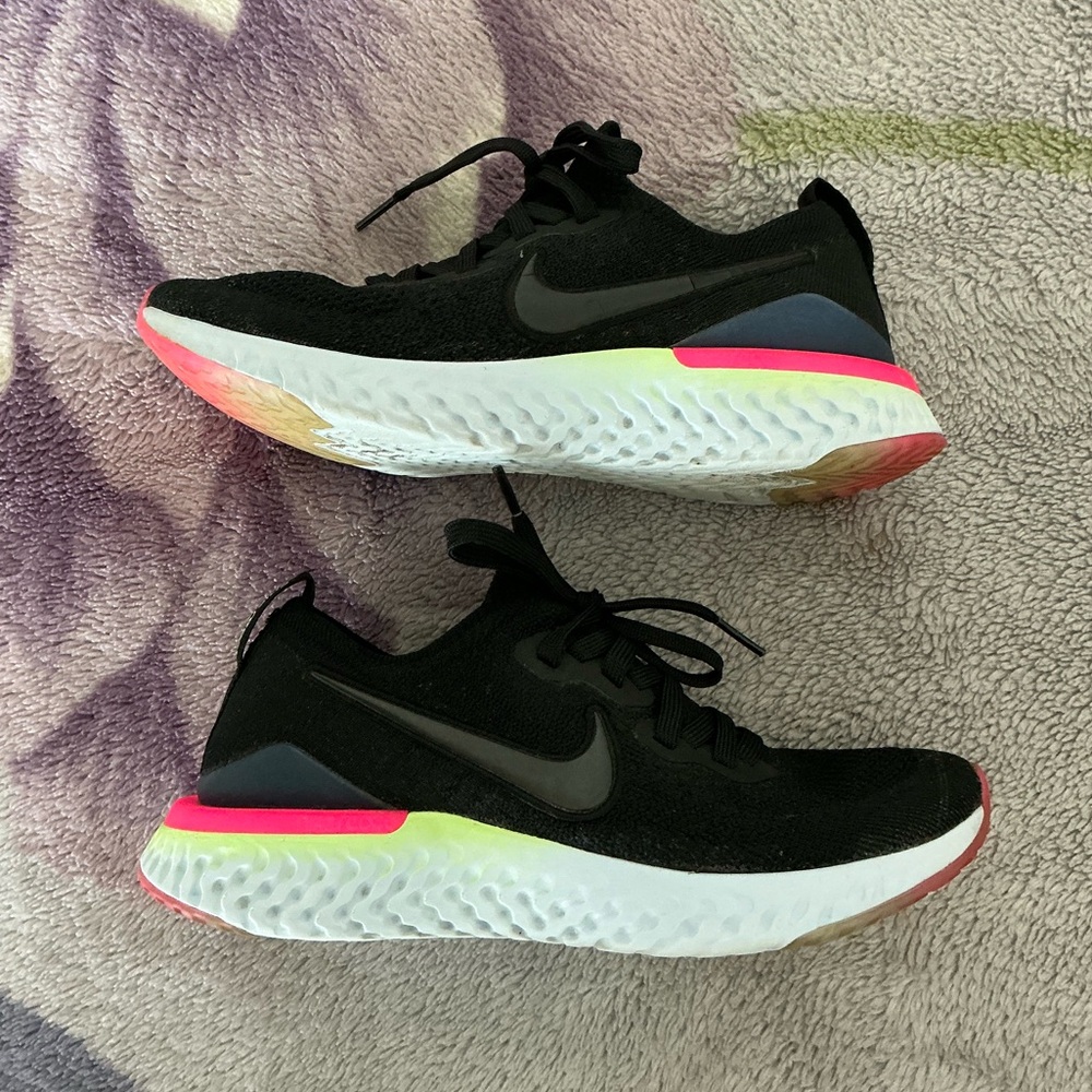 Nike Epic React Flyknit 2 Women’s Athletic Shoes - Picture 7 of 14